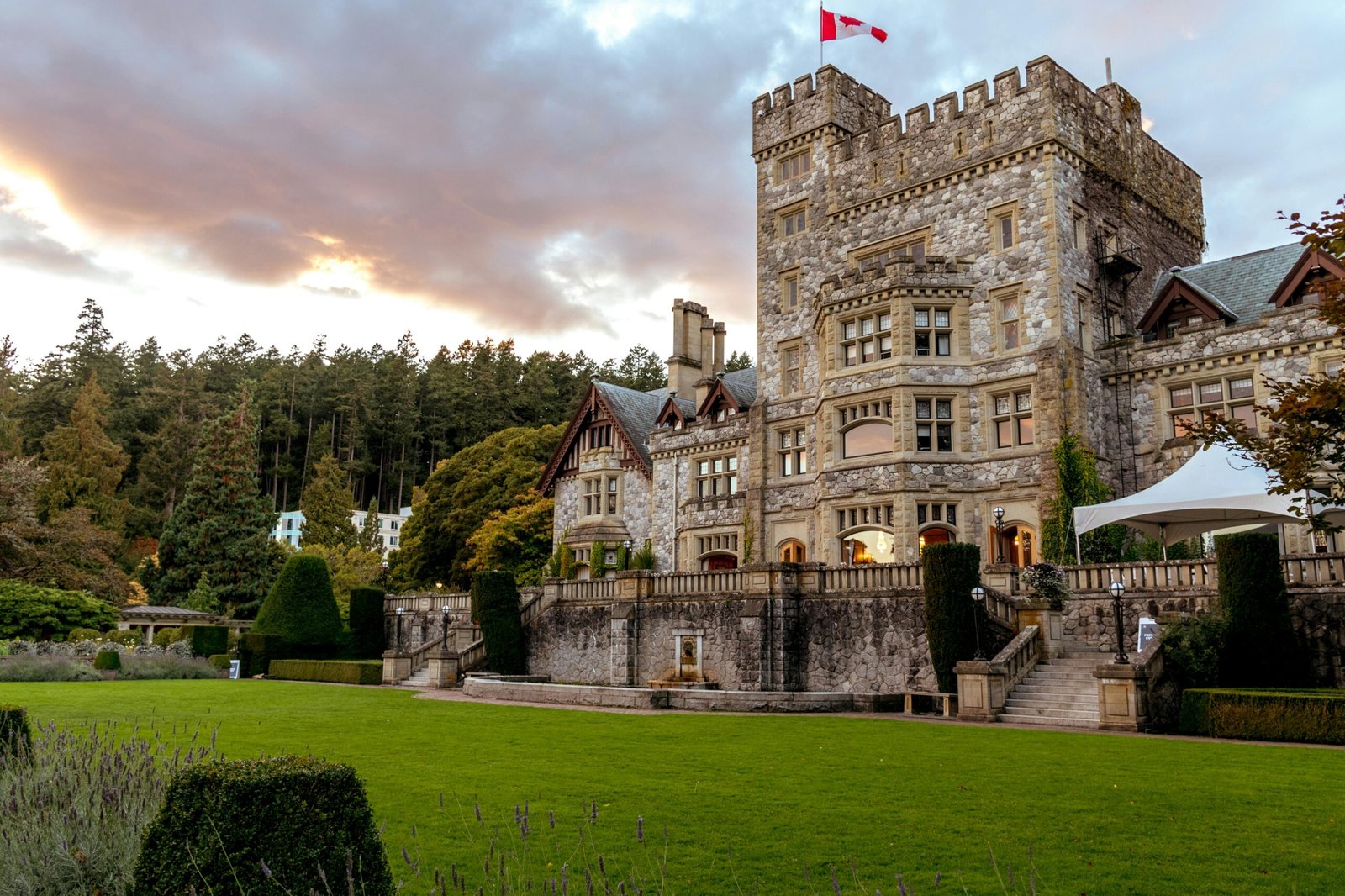 How to Rent Castle in Canada